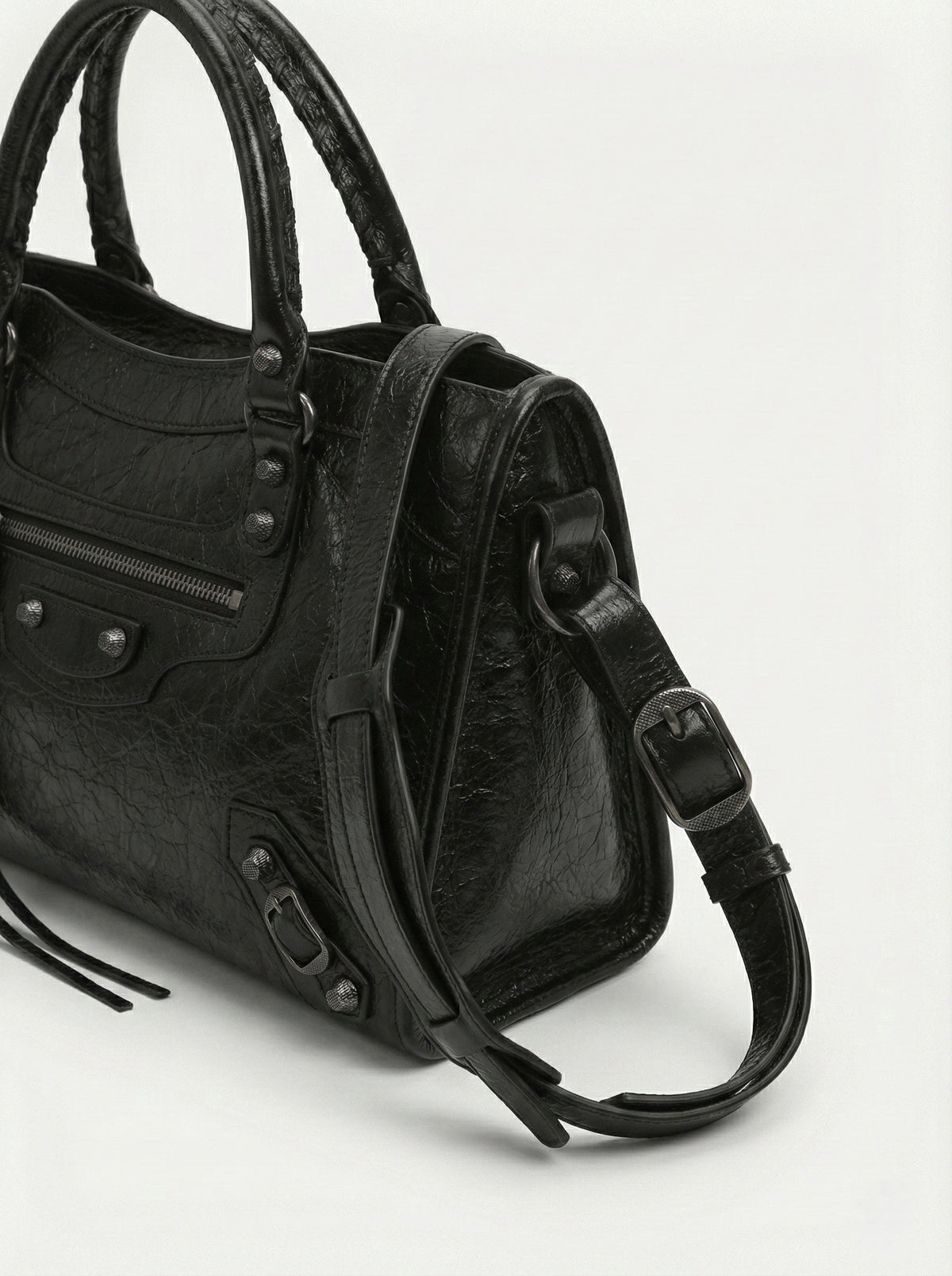 Carmela- Stylish Handbag with Spacious Interior & Minimalist Design