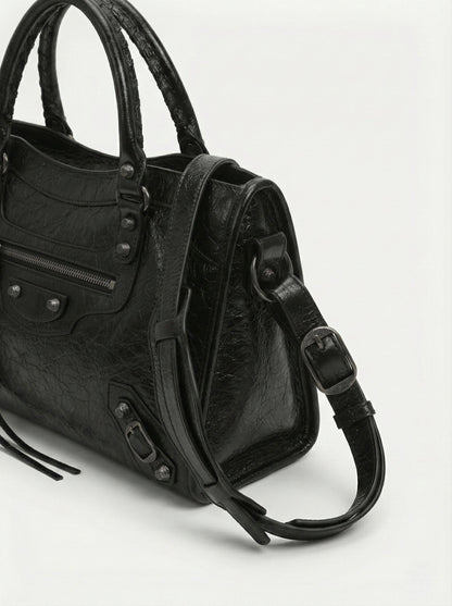 Carmela- Stylish Handbag with Spacious Interior & Minimalist Design
