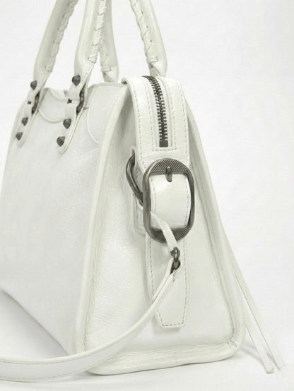 Carmela- Stylish Handbag with Spacious Interior & Minimalist Design
