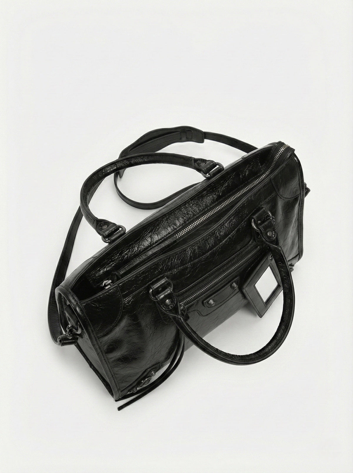 Carmela- Stylish Handbag with Spacious Interior & Minimalist Design