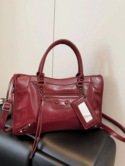 Carmela- Stylish Handbag with Spacious Interior & Minimalist Design
